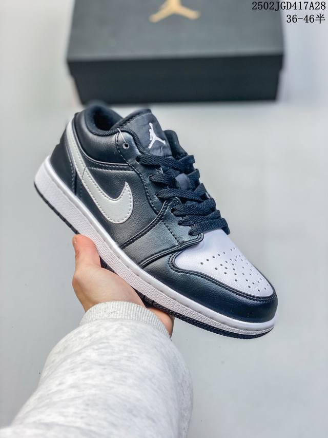 Air Jordan 1 Low Aj1乔1低帮休闲板鞋 同步官方配色 原档冲孔鞋头 正确满胶鞋垫 四线拉帮 原厂织唛标 鞋舌高弹海绵填充。 Size： 36