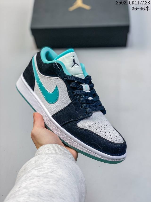 Air Jordan 1 Low Aj1乔1低帮休闲板鞋 同步官方配色 原档冲孔鞋头 正确满胶鞋垫 四线拉帮 原厂织唛标 鞋舌高弹海绵填充。 Size： 36 - 点击图像关闭