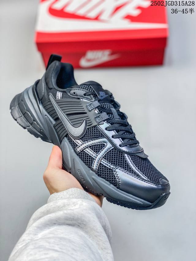 Nike 耐克 V2K Run 减震防滑 复古低帮跑步鞋 超火复古跑鞋，采用太空革组合呼吸网眼布鞋面材质，搭载正确4层组合底模，嵌入Tpu加固稳定模块,双层Md - 点击图像关闭