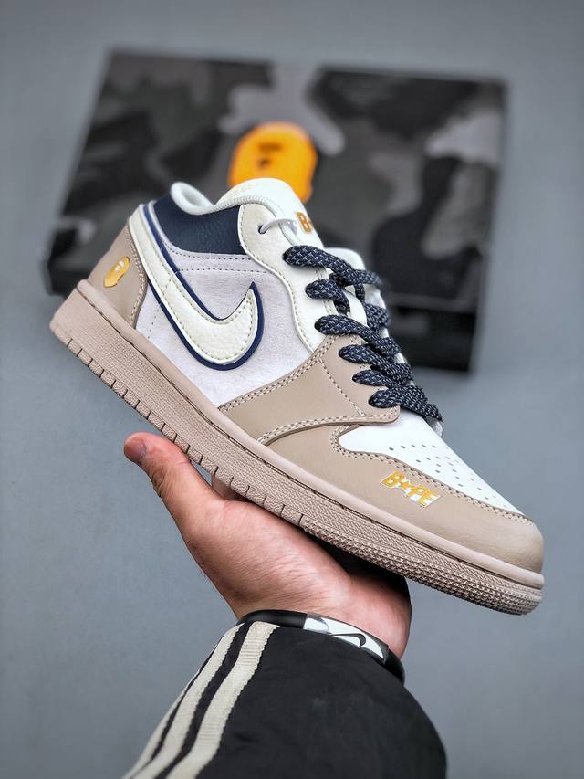 限量发售！ Air Jordan 1 Low Aj1乔1低帮休闲板鞋， “黑白红勾配色-Sup-哈喽Kitty三方联名定制款” 个性的设计风格以及品牌的经典元素