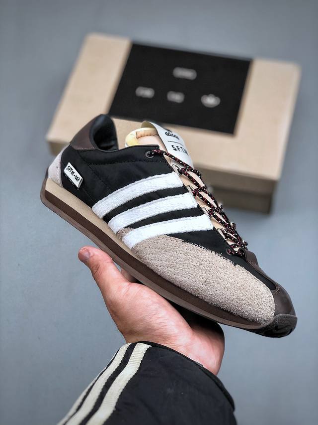 Adidas Originals Country Low Og 复古单品今年崛起的复古款球鞋基本都围绕在Adidas Samba、Gazelle这些室内训练鞋上 - 点击图像关闭