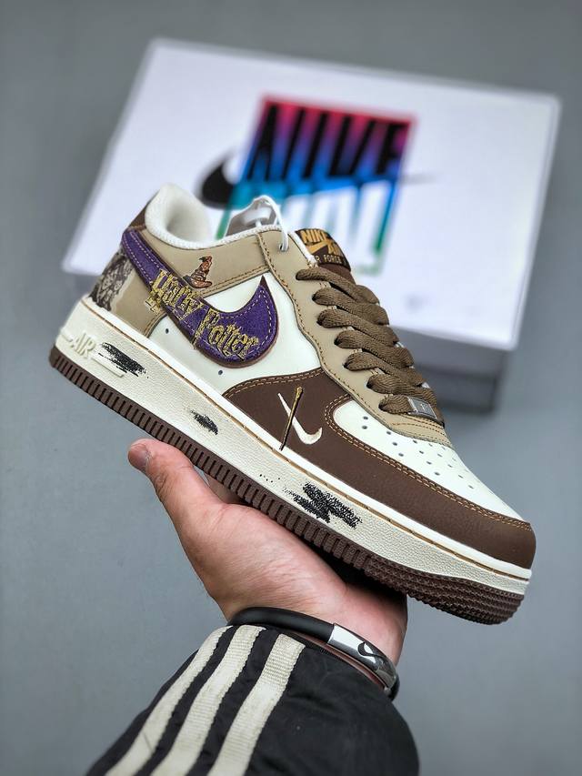 Nike Air Force 1'07 Low Harry Potter 哈利波特 漫画系列 空军一号低帮休闲板鞋 Lj2288-111 #哈利 波特 系列是英 - 点击图像关闭