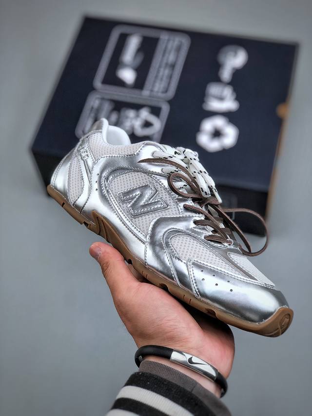 Miumiu缪缪 X New Balance 联名款 Nb530休闲 阿甘鞋德训鞋 Miu Miu X New Balance 经典Nb530运动鞋中汲取灵感