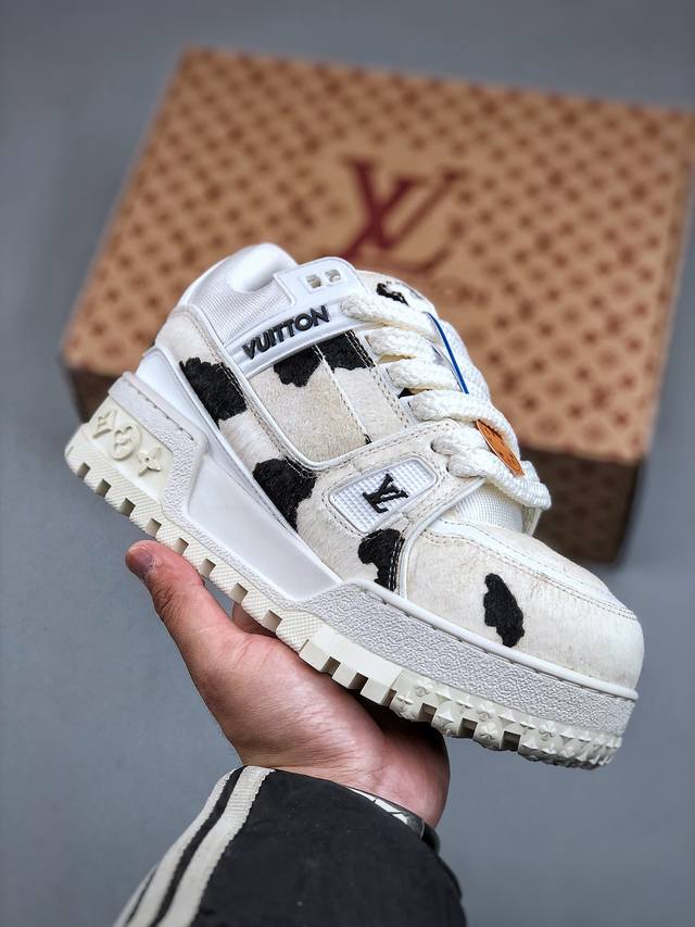 Lv-路易-威登Trainer 2025走秀最新款原版1：1开发复刻！！上脚非常舒适 做工精细鞋面由意大利进口小牛皮拼接，侧边饰有品牌Logo标志，进口网布垫脚