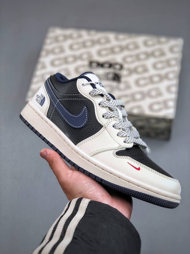 Air Jordan 1 Retro Low X The North Face 白黑蓝小钩满天星官方同步新色 原装级产物拒绝公底 立体鞋型 细节完美 高清洁度 - 点击图像关闭