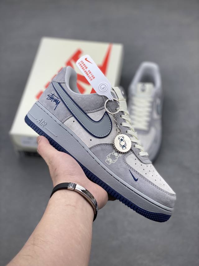 海外限量发售！公司级Nike Air Force 1 '07 Low “斯图西联名 灰蓝猪八暴力熊”空军一号 低帮 运动鞋 休闲鞋 折边针车 工艺难度大 原楦头