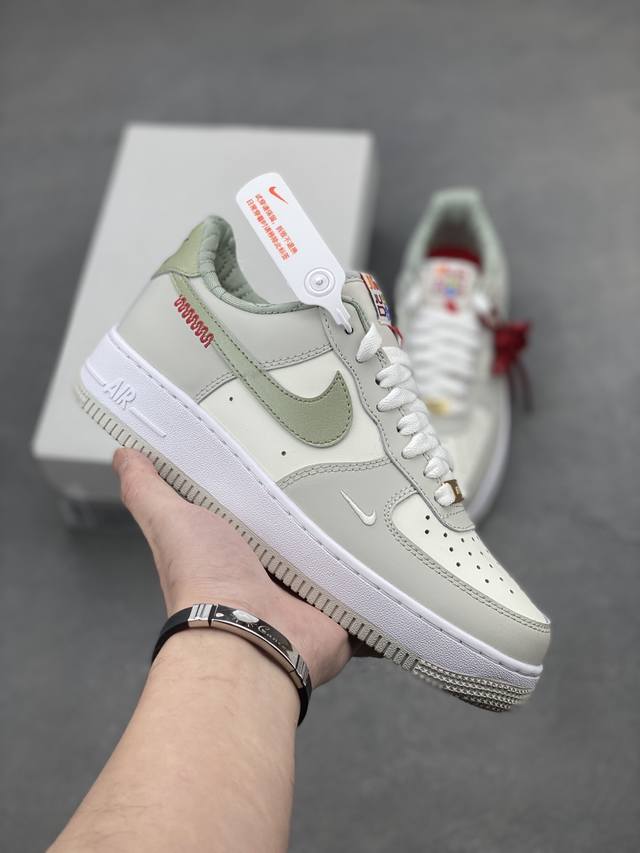 Air Force 1 Low 蛇年牛油果绿 原楦头原纸板 打造纯正空军版型 #专注外贸渠道 全掌内置蜂窝气垫 #原盒配件 原厂中底钢印、拉帮完美 货号：Hv6