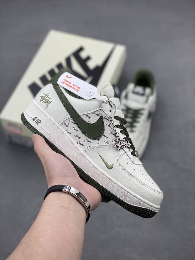 海外限量发售！公司级Nike Air Force 1 '07 Low “斯图西联名--米白蓝”空军一号 低帮 运动鞋 休闲鞋 折边针车 工艺难度大 原楦头原纸板