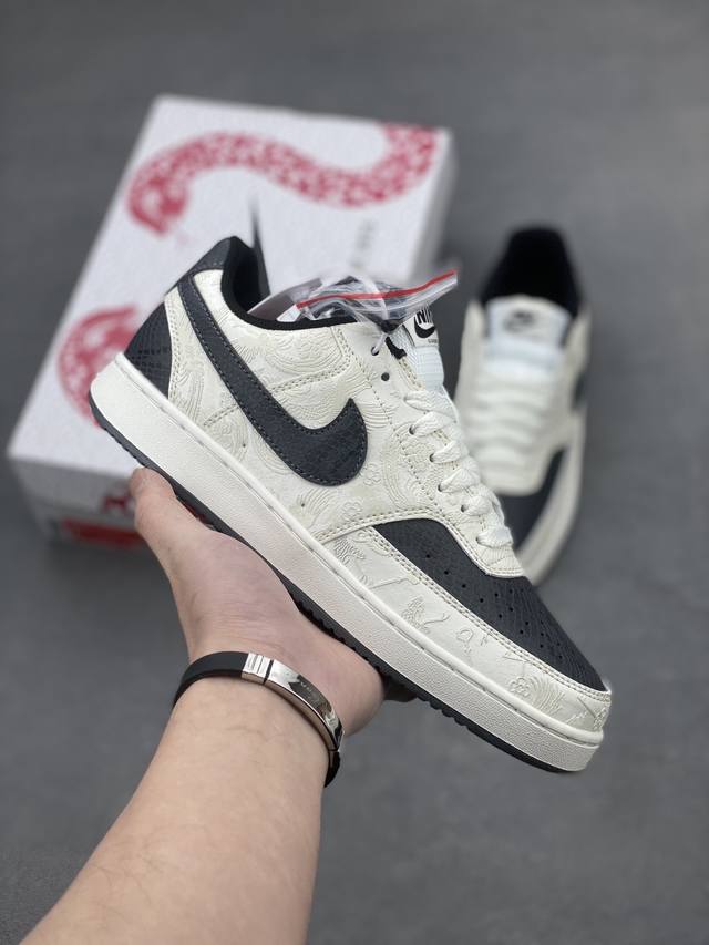 Nike Court Vision Low 低帮百搭透气休闲运动板鞋 经典耐用的设计，兼顾舒适脚感和出众风范，演绎匠心之作。结构性的支撑贴合感结合复古篮球设计，