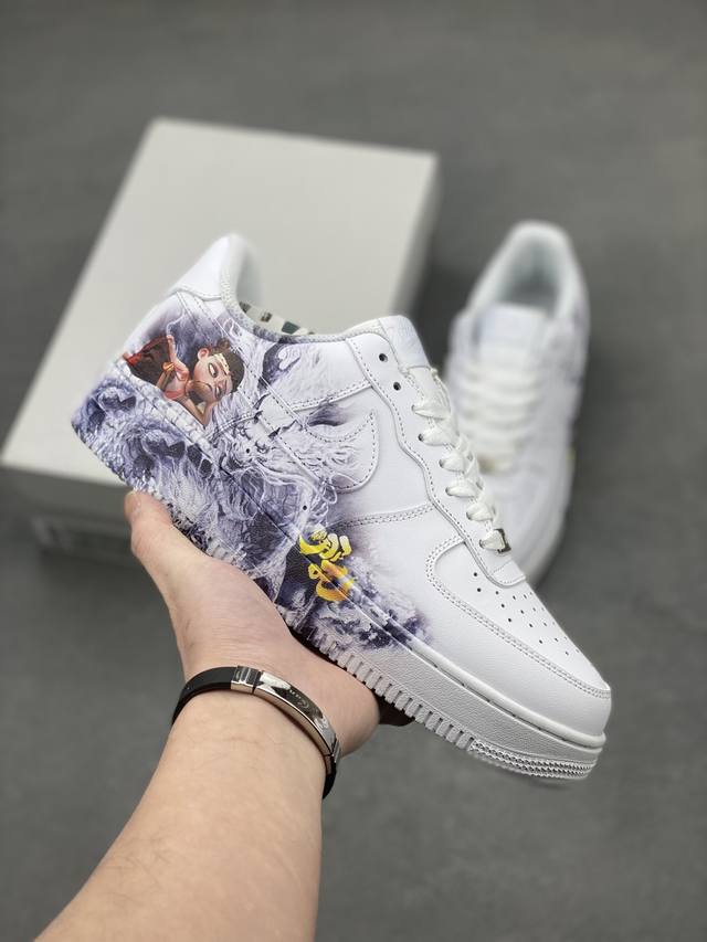 Nike Air Force 1 Low 哪吒 原楦头原纸板 打造纯正空军版型 专注外贸渠道 全掌内置蜂窝气垫 原盒配件 原厂中底钢印、拉帮完美 官方货号：Cw