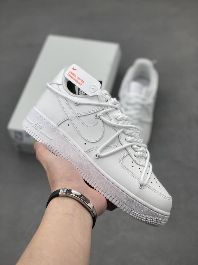 超级福利 核心特价 长期补货 耐克Nike Air Force 1 Low 空军一号 Af1 低帮百搭休闲运动板鞋。柔软、弹性十足的缓震性能和出色的中底设计，横