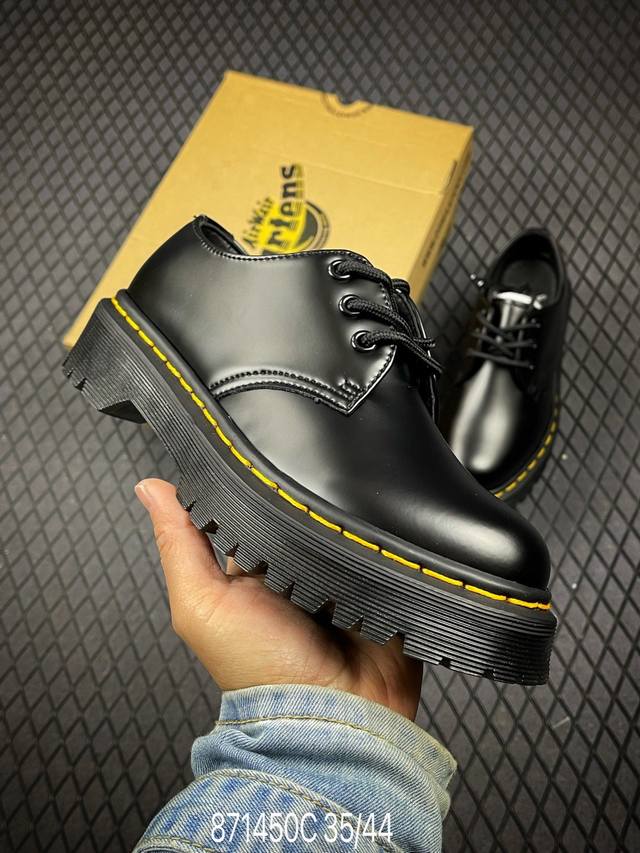 C Dr.Martens 马汀博士1461经典低帮亮面系带生活休闲鞋 马汀博士作为一个具有独特魅力的品牌 吸引了一群各具特色、而又崇尚本真精神的人 他们主张表达 - 点击图像关闭